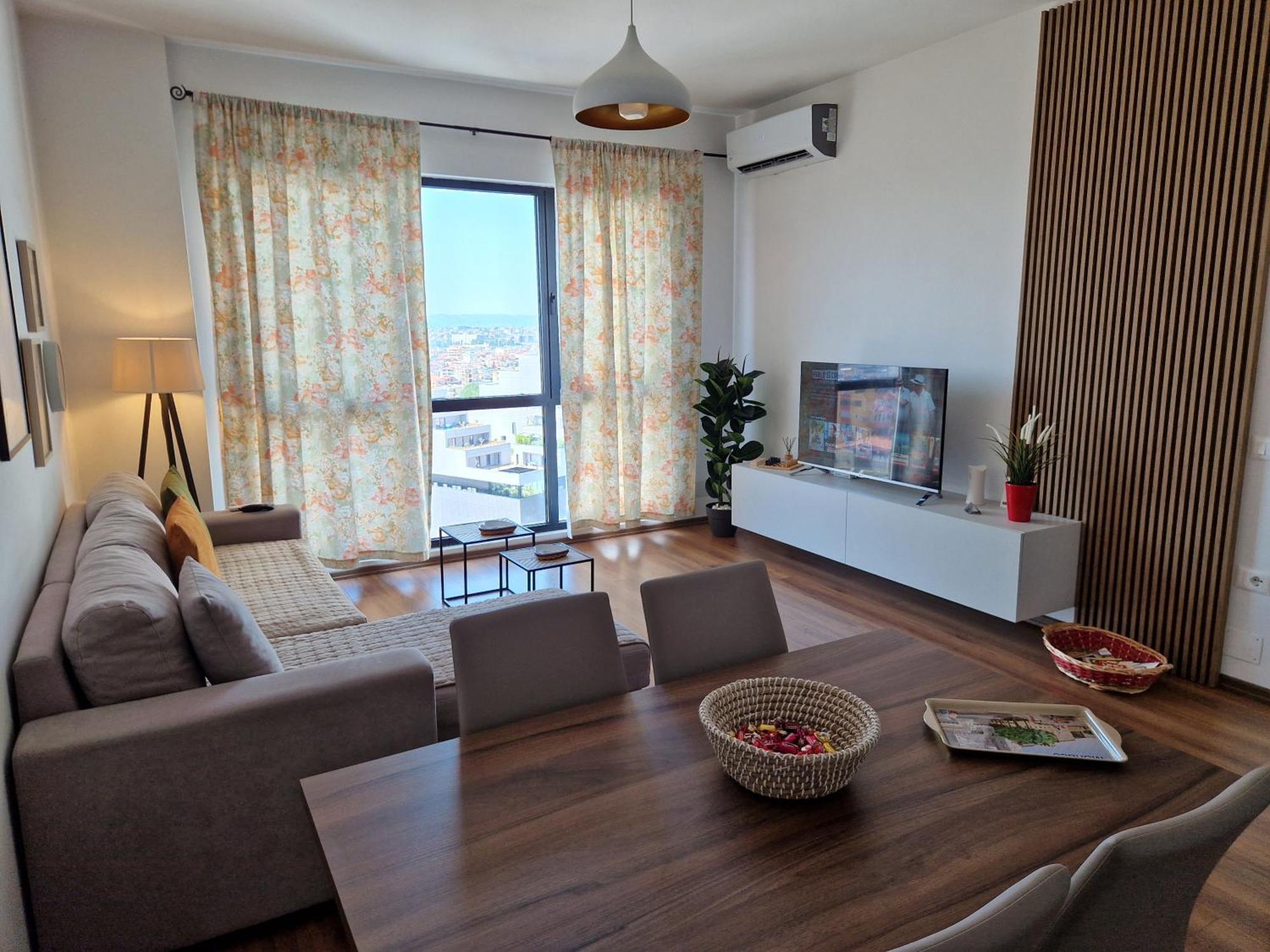 Red & White Palace Apartment Tirana Exterior photo
